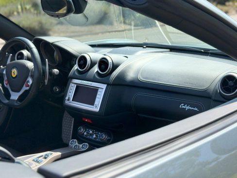 Used 2013 Ferrari California image 25
