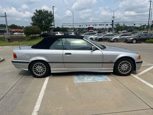 Used 1999 BMW 323i Convertible RWD image 4