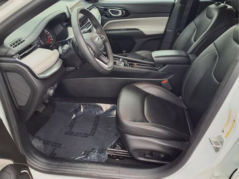 Used 2025 Jeep Compass Limited AWD/4WD image 21