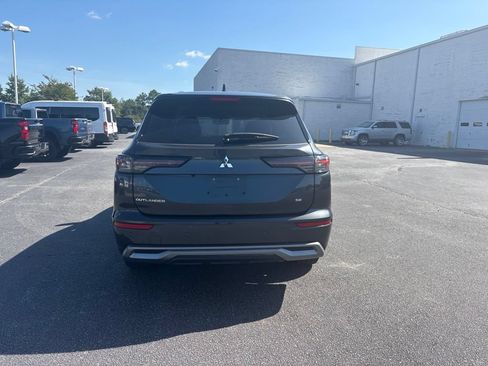 Used 2025 Mitsubishi Outlander SE FWD image 4