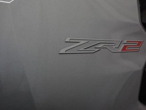 Used 2025 Chevrolet Colorado ZR2 w/ Technology Package AWD/4WD image 8