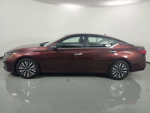 Used 2024 Nissan Altima 2.5 SV image 28