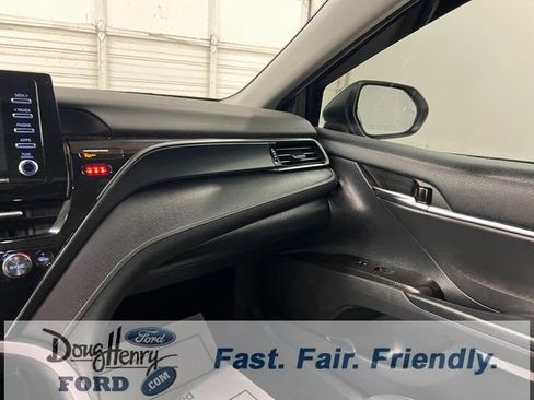 Used 2022 Toyota Camry SE w/ Convenience Package image 40