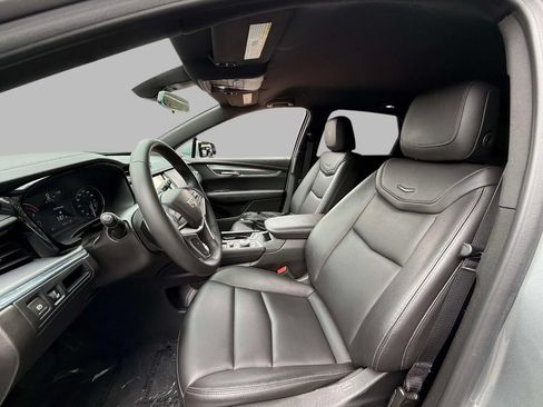 Used 2024 Cadillac XT5 Luxury w/ LPO, Floor Liner Package AWD/4WD image 2