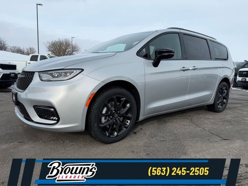 New 2026 Chrysler Pacifica Select w/ S Appearance Package AWD/4WD image 1