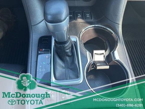 Used 2018 Toyota Highlander XLE image 19