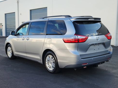 Used 2016 Toyota Sienna XLE w/ XLE Navigation Package FWD image 3