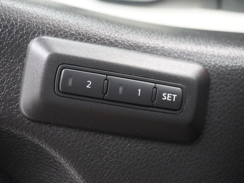 Used 2021 Nissan Titan PRO-4X w/ Pro-4x Convenience Package AWD/4WD image 16