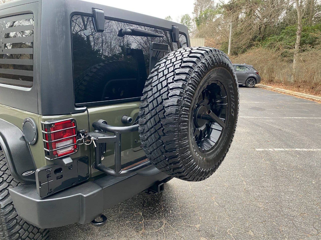 Used 2015 Jeep Wrangler Unlimited Rubicon AWD/4WD image 11