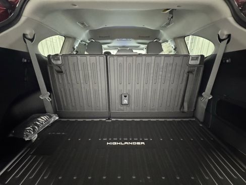 New 2026 Toyota Highlander XLE image 11