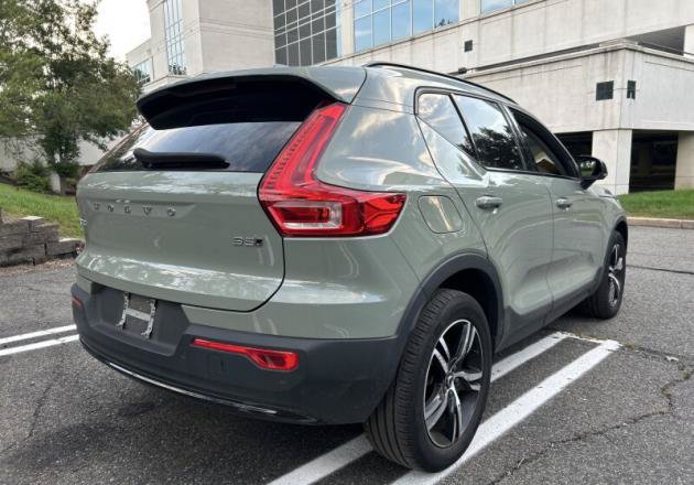 Used 2024 Volvo XC40 B5 Core AWD/4WD image 4
