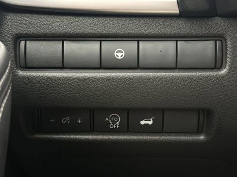 Used 2025 Nissan Rogue SV FWD image 21