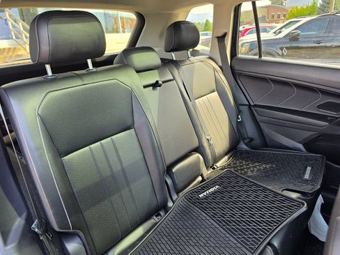 Used 2022 Volkswagen Tiguan SE w/ Panoramic Sunroof Package AWD/4WD image 14