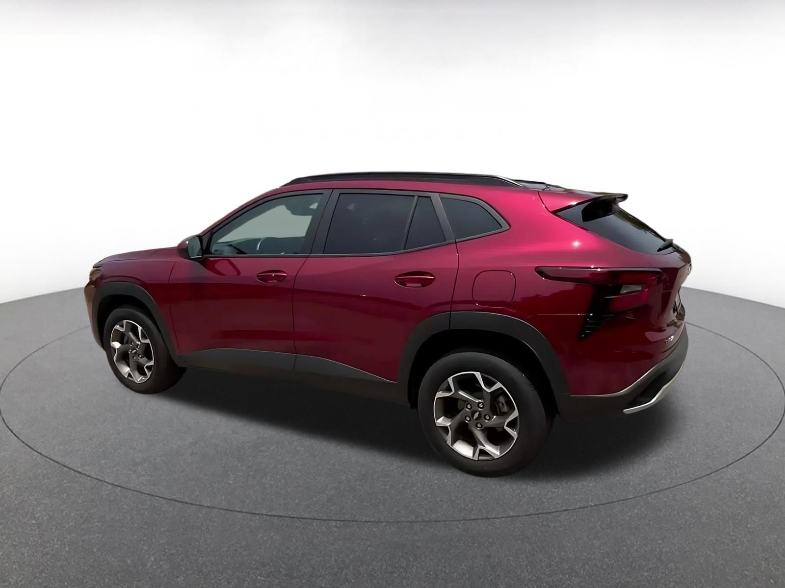 Used 2025 Chevrolet Trax LT w/ LT Convenience Package FWD image 9