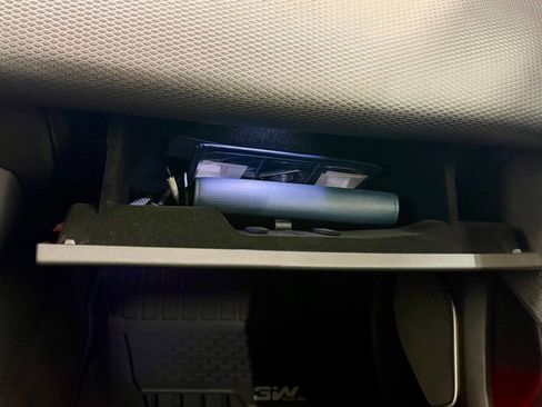 Used 2018 Land Rover Range Rover Velar R-Dynamic SE image 28