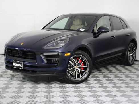 Certified 2022 Porsche Macan S AWD/4WD image 1
