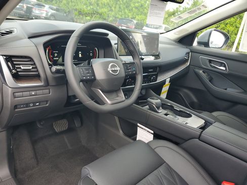 New 2025 Nissan Rogue Platinum image 7