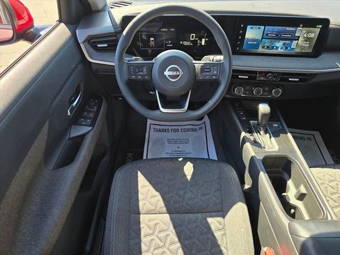 Used 2025 Nissan Kicks SV FWD image 3