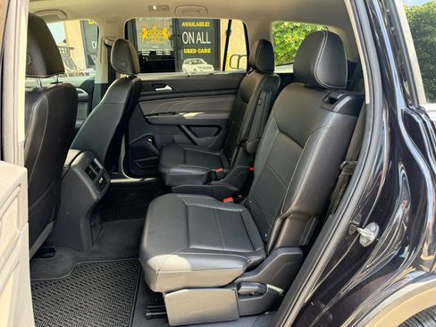 Used 2021 Volkswagen Atlas SE w/ Panoramic Sunroof Package image 12