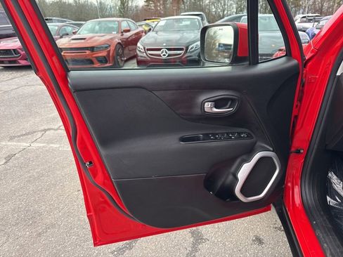 Used 2018 Jeep Renegade Latitude image 22