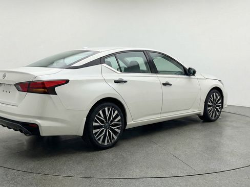 Used 2025 Nissan Altima 2.5 SV image 9
