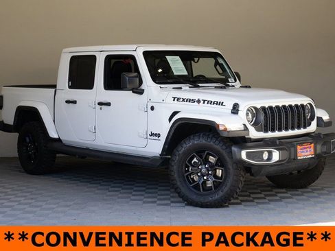 Used 2024 Jeep Gladiator Sport image 2