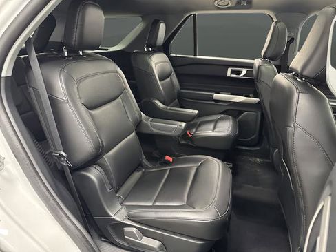 Used 2023 Ford Explorer XLT AWD/4WD image 31
