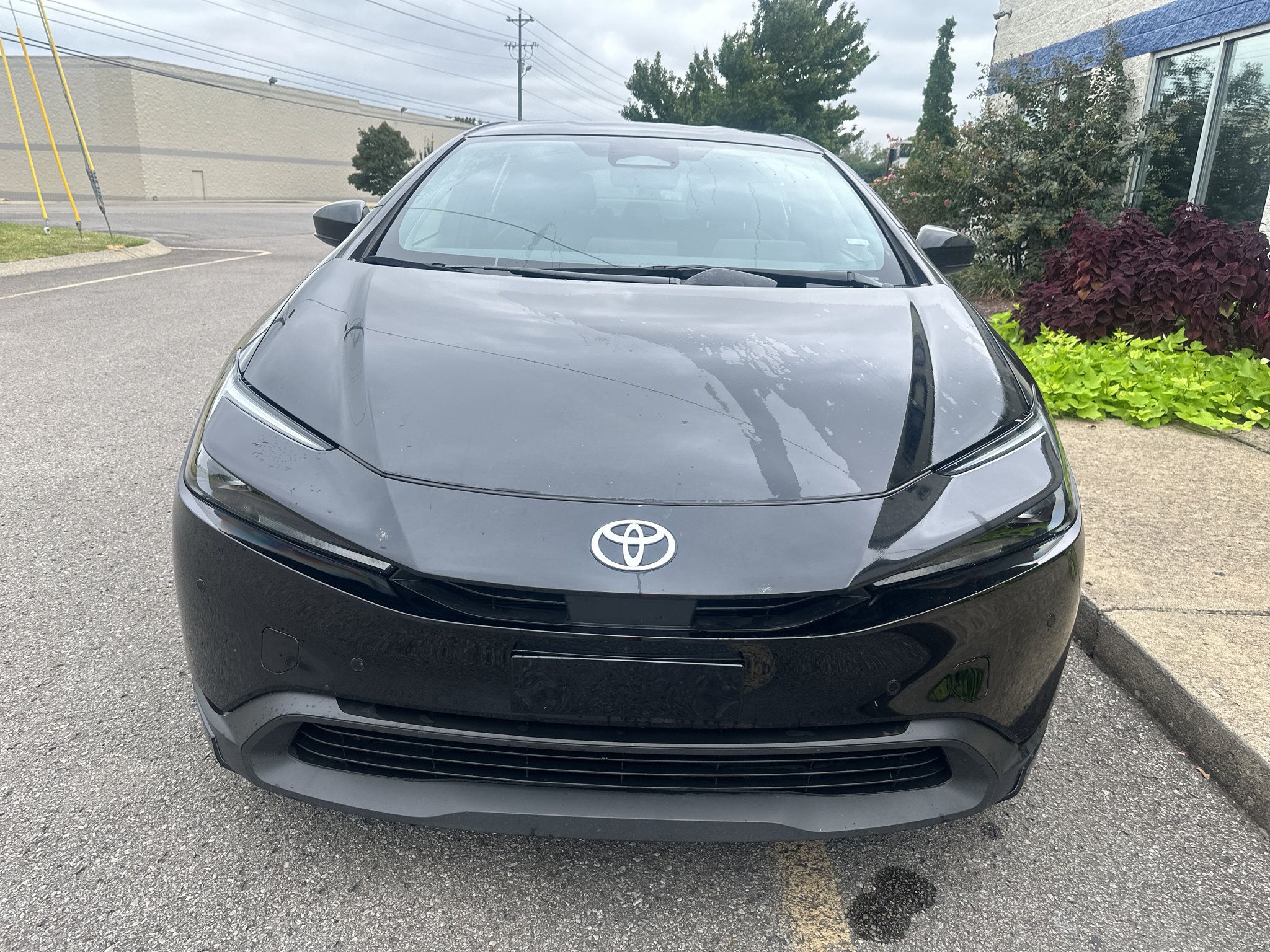 Used 2025 Toyota Prius LE FWD image 9