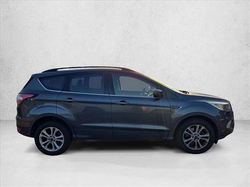 Used 2018 Ford Escape SE FWD image 4