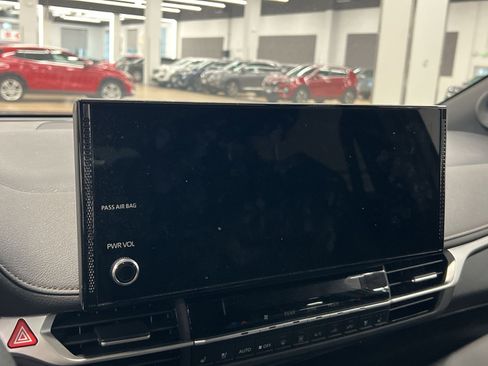 Used 2025 Toyota Sienna Platinum image 15