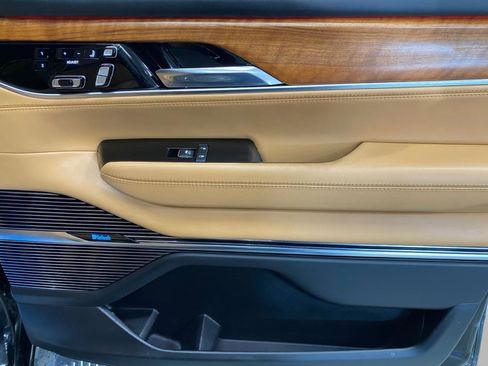 Used 2022 Jeep Grand Wagoneer Series III w/ Flexible Seating Group image 10