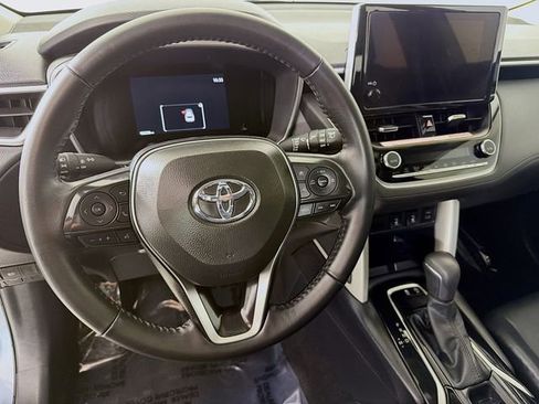 Used 2024 Toyota Corolla Cross XLE w/ Convenience Package FWD image 12