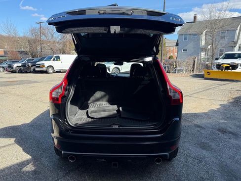 Used 2016 Volvo XC60 T6 R-Design image 5