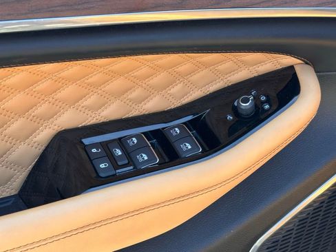 Used 2024 Jeep Grand Cherokee L Summit w/ Luxury Tech Group V image 19