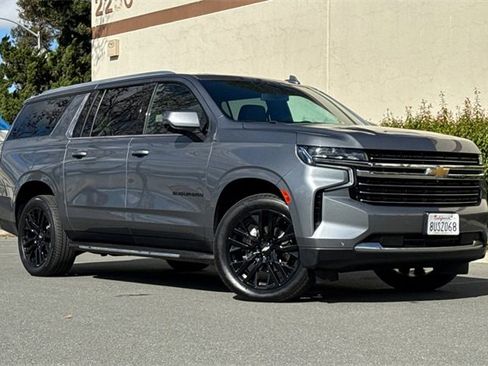 Used 2021 Chevrolet Suburban LT w/ LT Signature Package image 2