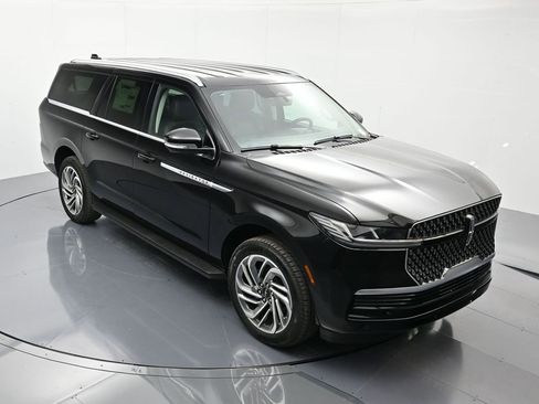 New 2026 Lincoln Navigator L Premier AWD/4WD image 33