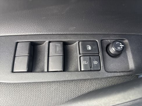 Used 2025 Toyota Corolla LE image 17