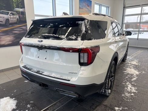 Used 2025 Ford Explorer ST-Line w/ ST-Line Street Pack image 6