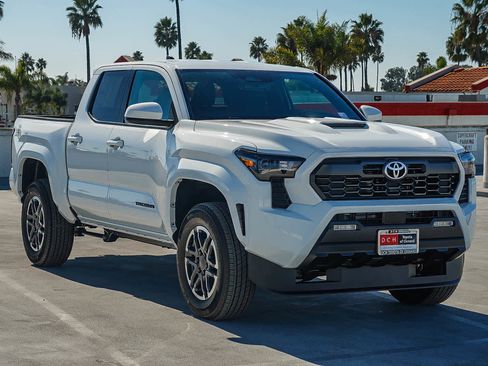 New 2025 Toyota Tacoma TRD Sport image 3