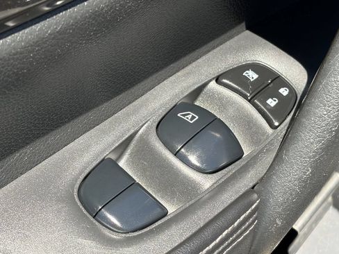 Used 2019 Nissan Rogue SV w/ Premium Package FWD image 25