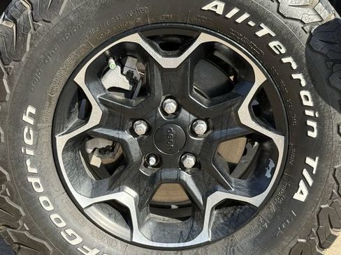 Used 2021 Jeep Wrangler Unlimited Rubicon 4xe w/ Steel Bumper Group AWD/4WD image 9