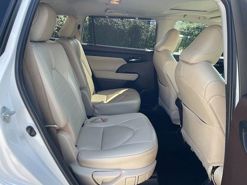 Used 2022 Toyota Highlander XLE image 34