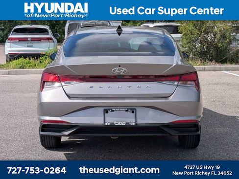Used 2023 Hyundai Elantra SE FWD image 4