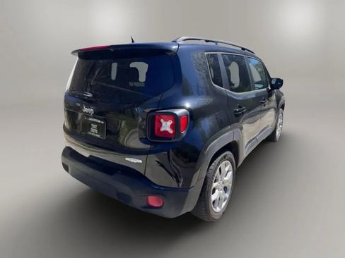 Used 2017 Jeep Renegade Latitude w/ Popular Equipment Group FWD image 9