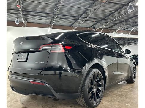 Used 2022 Tesla Model Y Long Range image 13