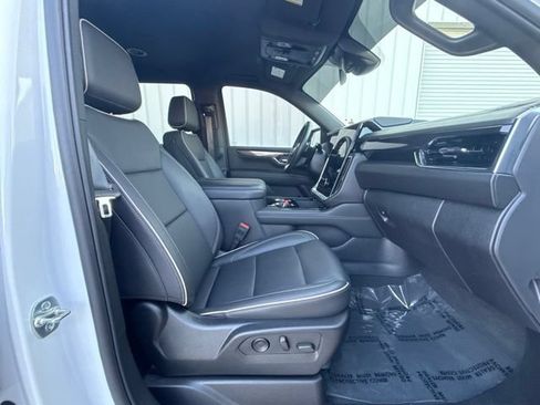Used 2025 GMC Yukon XL Elevation RWD image 23