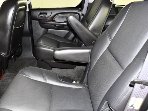 Used 2007 Cadillac Escalade AWD w/ Information Package image 48
