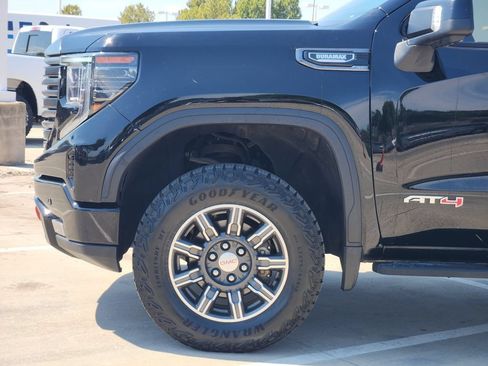 Used 2024 GMC Sierra 1500 AT4 w/ Technology Package AWD/4WD image 9