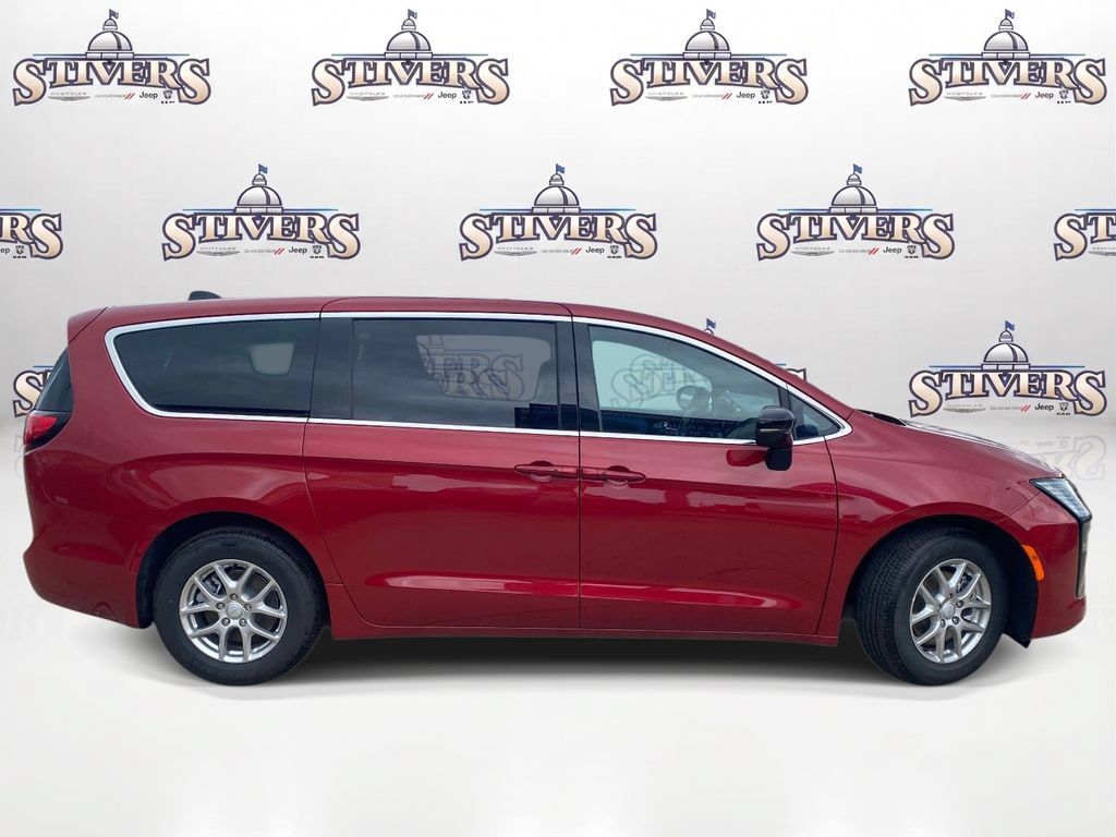 New 2027 Chrysler Pacifica Select FWD image 6