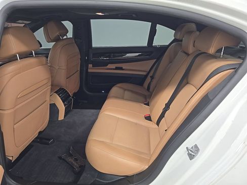 Used 2015 BMW 750Li xDrive AWD/4WD image 9